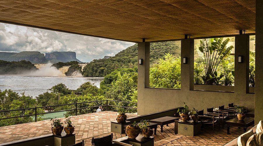 Lobby con vista a la laguna, Campamento Tibisay
